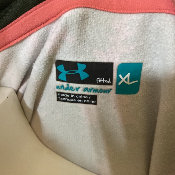 Under Armour Pink & Brown Real Tree Camouflage / Camo V Neck Pull On Top / Shirt - Picture 8 of 9